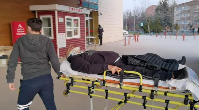 Alkollü ve ehliyetsiz sürücü önündeki araca çarptı