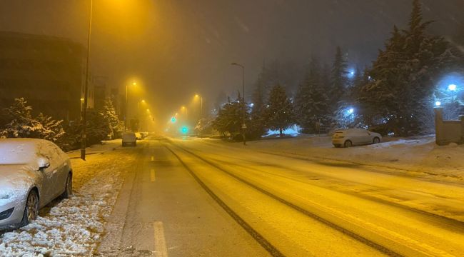 Ankara'da kar yağışı etkili oluyor