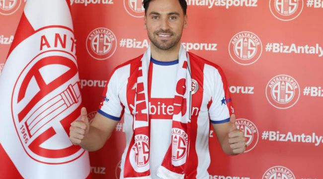 Antalyaspor, Sinan Gümüş ile 2.5 yıllık sözleşme imzaladı