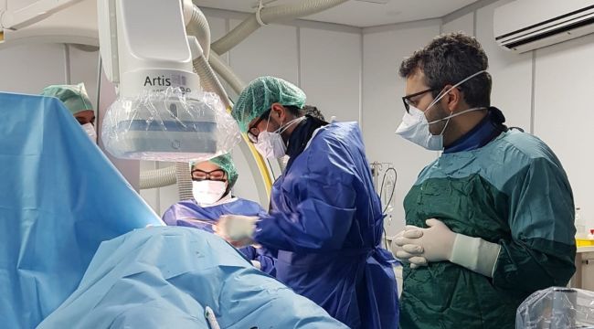 Covid-19 hastasına kalıcı kalp pilli takıldı