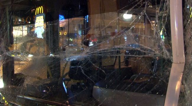Esenyurt'ta İETT otobüsü kamyona arkadan çarptı