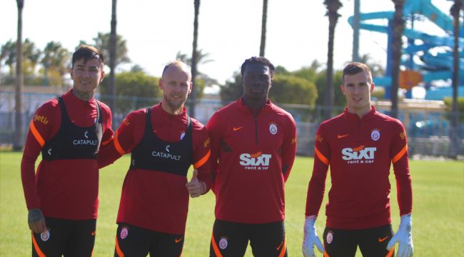 Galatasaray'da yeni transferler Gomis, Pulgar ve Semih sahaya çıktı