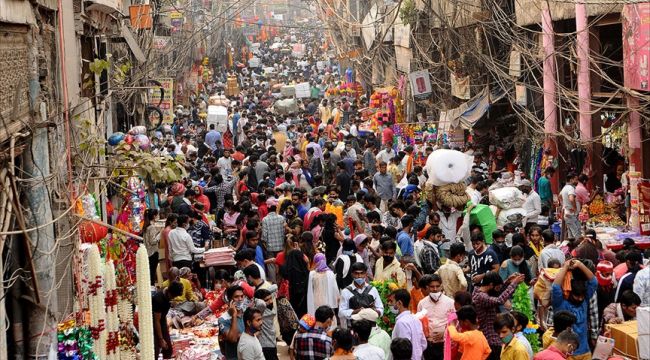 Hindistan'da yasa dışı kazı yapılan maden çöktü