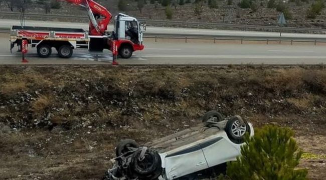 Kütahya'da otomobil şarampole devrildi