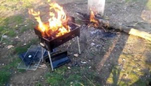 Mangal yakarken saçları yandı