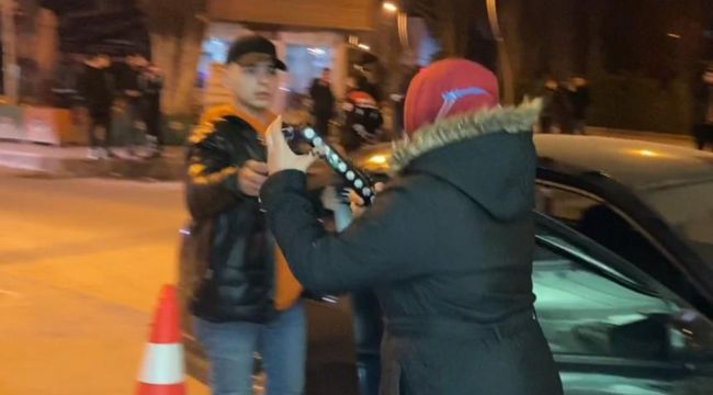Öfkeli anne çakarlı lambayı oğlunun başında parçaladı