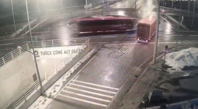 Otobüs ile kamyon çarpıştı