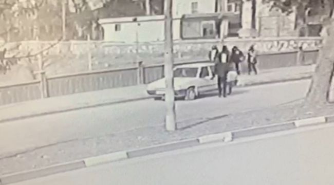 Park halindeki otomobil böyle çalındı