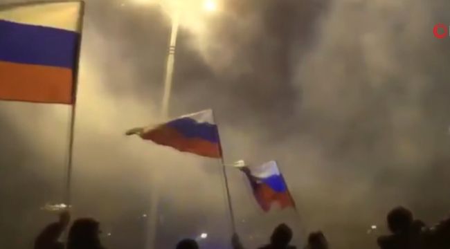 Putin'in kararının ardından Donbass'ta havai fişekli kutlama