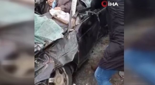 Rus tankı sivil aracı ezdi, sürücü ezilen araçta mahsur kaldı