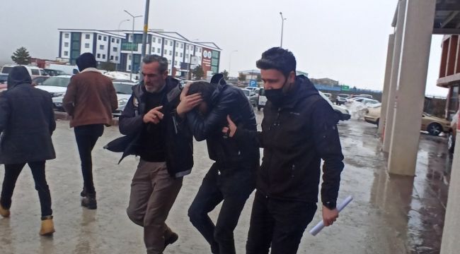 Şehirlerarası otobüste bulunan yolcunun üzerinden eroin çıktı