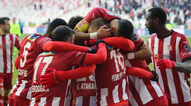 Sivasspor'da 2 futbolcu ceza sınırında