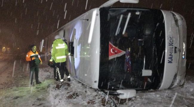 Tokat'taki kazada yaralılar camdan çıkartıldı