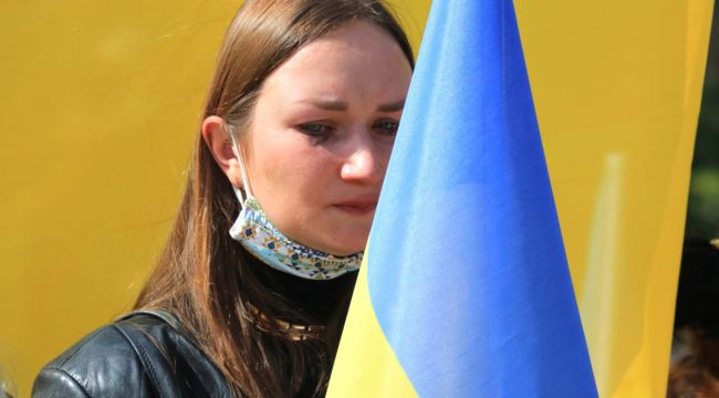 Ukraynalılar gözyaşlarıyla Rusya'yı protesto etti