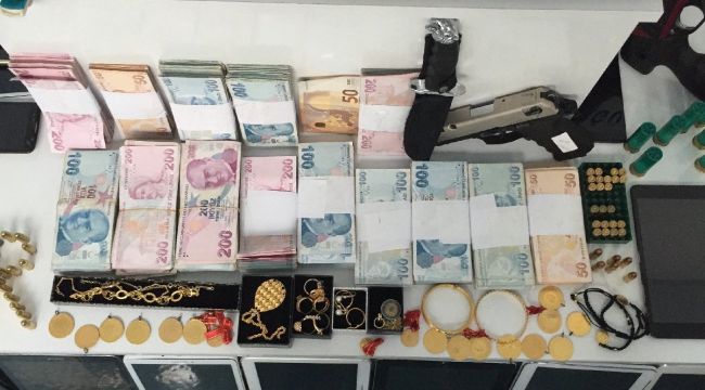Yasadışı bahisçilerin evinden servet çıktı