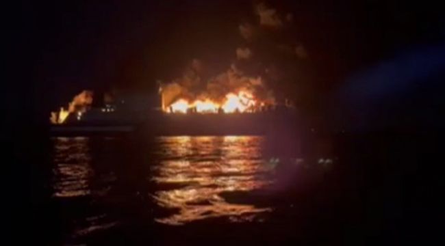 Yunanistan açıklarında 288 kişinin bulunduğu feribotta yangın