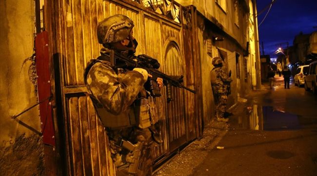 Adana'da uyuşturucu operasyonlarında 16 kişi gözaltına alındı