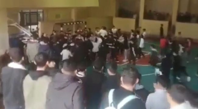 Antalya'da liseler arası futsal maçında tekme tokatlı kavga