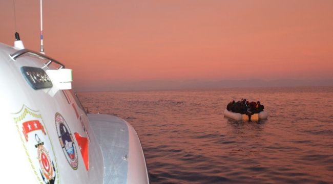 Ayvalık'ta 26 düzensiz göçmen kurtarıldı