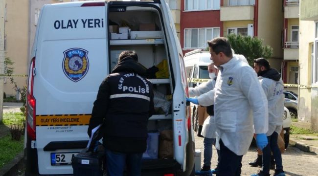 Birlikte yaşadığı kız arkadaşını boğarak öldürdü