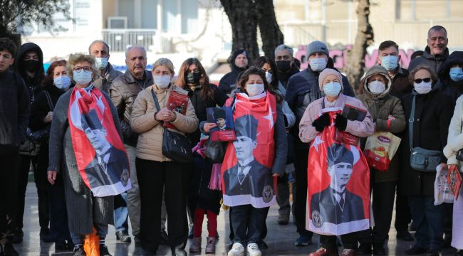 Buca, İstiklal Marşı için tek yürek
