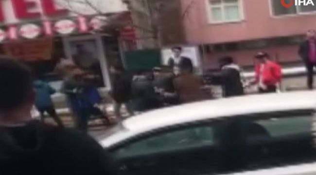 Cadde ortasında tekme tokat kavga