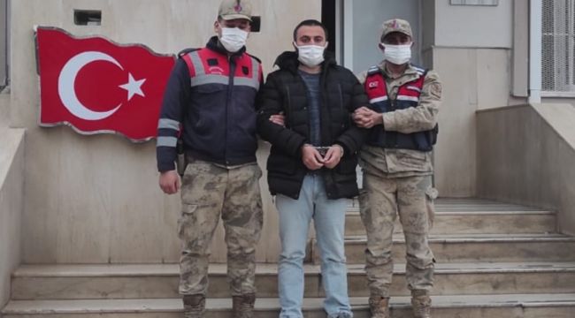 Cinayet zanlısı saman çuvallarının arasında yakalandı