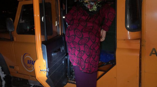 Diyarbakır'da karda mahsur kalan 5 kişiyi AFAD kurtardı