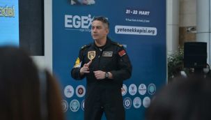 Ege Bölgesi Kariyer Fuarı'nda SOLOTÜRK pilotlarına yoğun ilgi