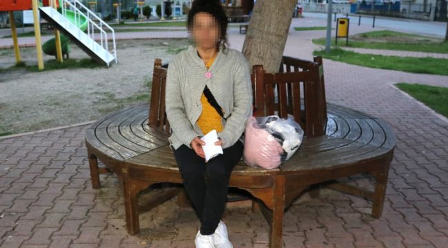 Evladının tehditleriyle yaşayan anne, ölüm korkusuyla parkta kalıyor