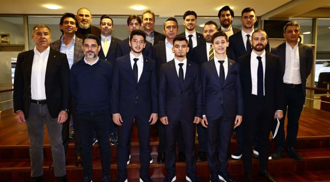 Fenerbahçe, genç oyuncularıyla sözleşme imzaladı