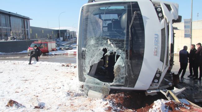 Gaziantep'te işçi servisi devrildi