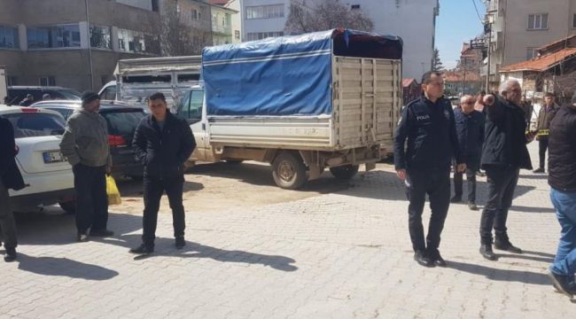 Hasmını ilçenin göbeğinde vurdu