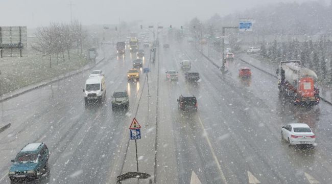 İstanbul'un yüksek kesimlerinde kar yağışı