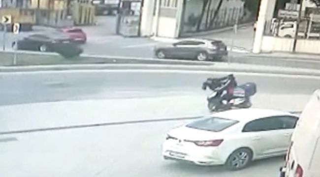 Kağıthane'de polisten kaçan torbacı motosikletli kuryenin tekmesiyle yakalandı