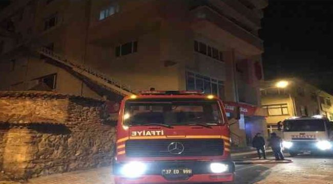 Kastamonu'da 6 katlı apartmanda çıkan yangın söndürüldü