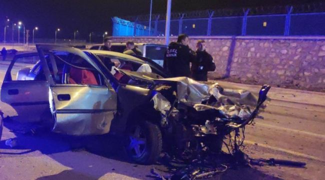 Konya'da iki otomobil çarpıştı