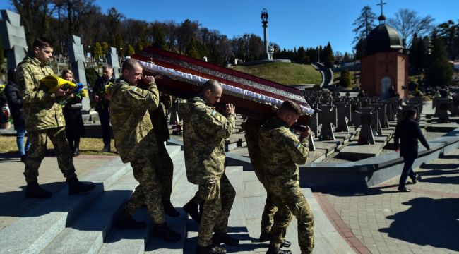 Lviv'de cephede ölen askerler için tören düzenlendi