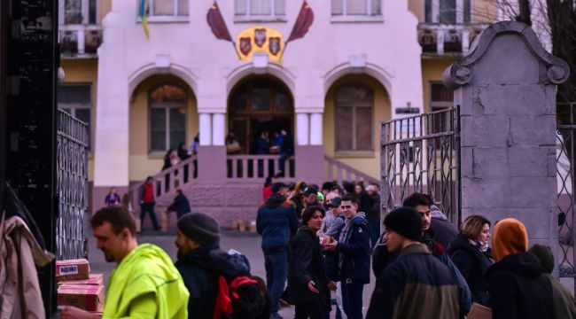Lviv'de okul yardım merkezine dönüştürüldü