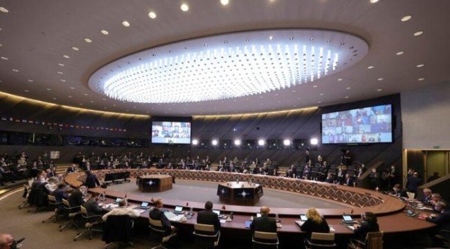 NATO Dışişleri Bakanları Brüksel&#039;de Acil Toplandı