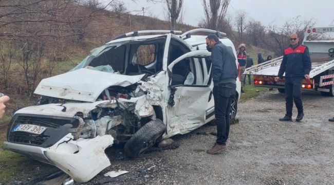 Öğretmenleri taşıyan servis kaza yaptı