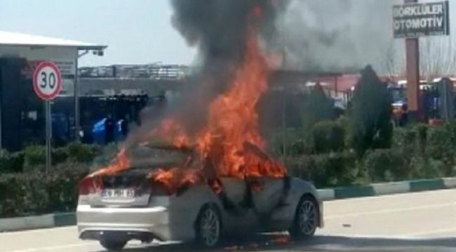 Osmaniye'de LPG tankı patlayan otomobil alev alev yandı