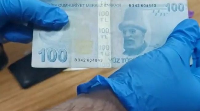 Rüşvetten gözaltına alınan tapu memurunun ceplerinden deste deste para çıktı