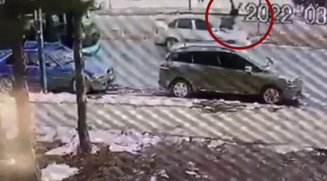 Saldırgan köpekten kaçan çocuğa otomobil çarptı