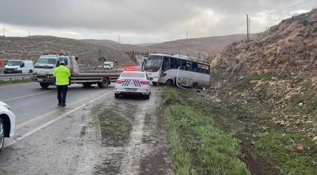 Şanlıurfa'da işçi servisi devrildi