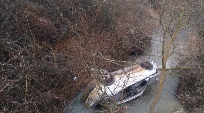 Silivri'de araç dereye uçtu