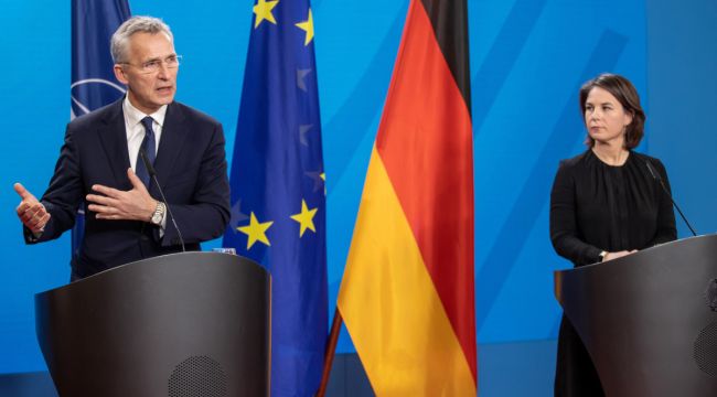 Stoltenberg: Almanya, Ukrayna'ya askeri teçhizat, mali ve insani yardımda kilit rol oynuyor