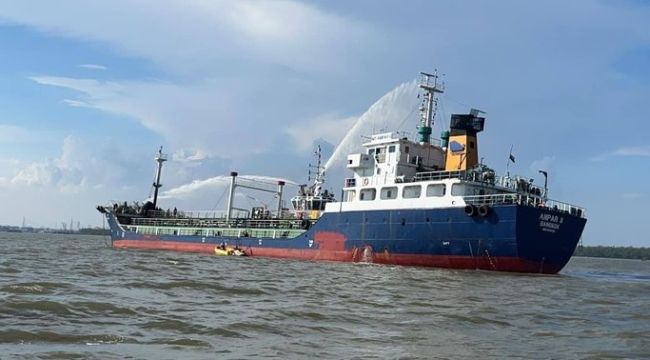 Tayland'da petrol tankeri patladı