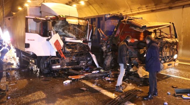 Tünelde feci kaza, 3 kamyon birbirine girdi