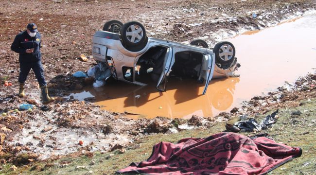 Virajı alamayan araç şarampole uçtu